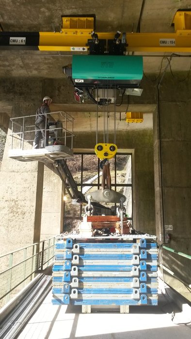 Компания MEIJE осуществила поставку электрических канатных талей VERLINDE EUROBLOC VT для ремонта 6-ти гидроэлектрических дамб бренда EDF на реке Maulde.